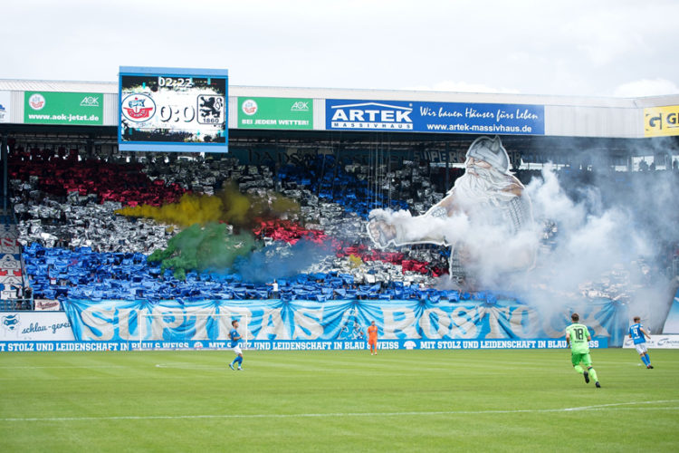 Video Hansa Fans zeigen große Choreo mit Pyroshow liga3 online de