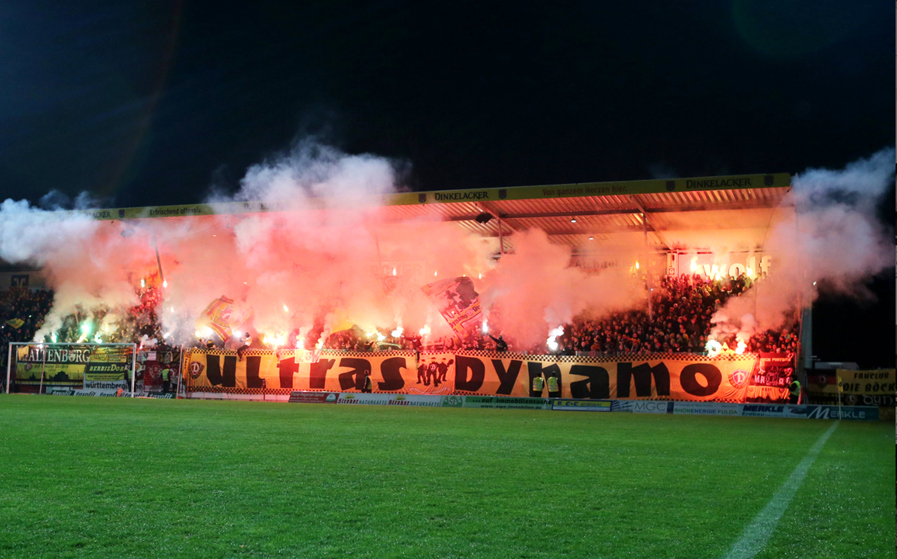 Pyroshow in Großaspach: Dynamo droht erneute Geldstrafe ...