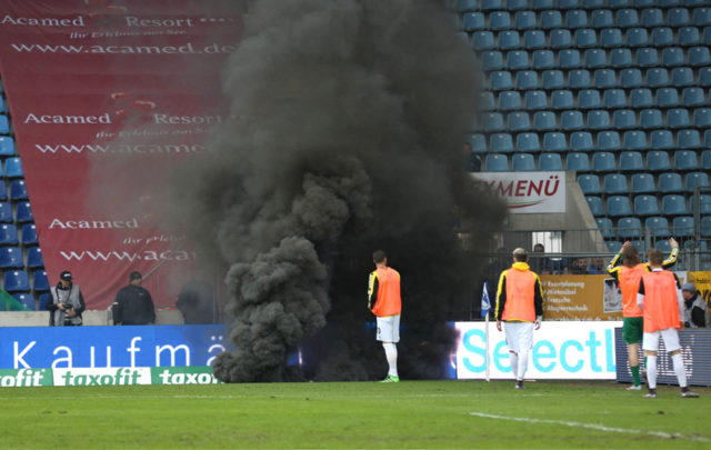 Ausschreitungen bei Derby - 700 Dynamo-Fans ausgesperrt ...