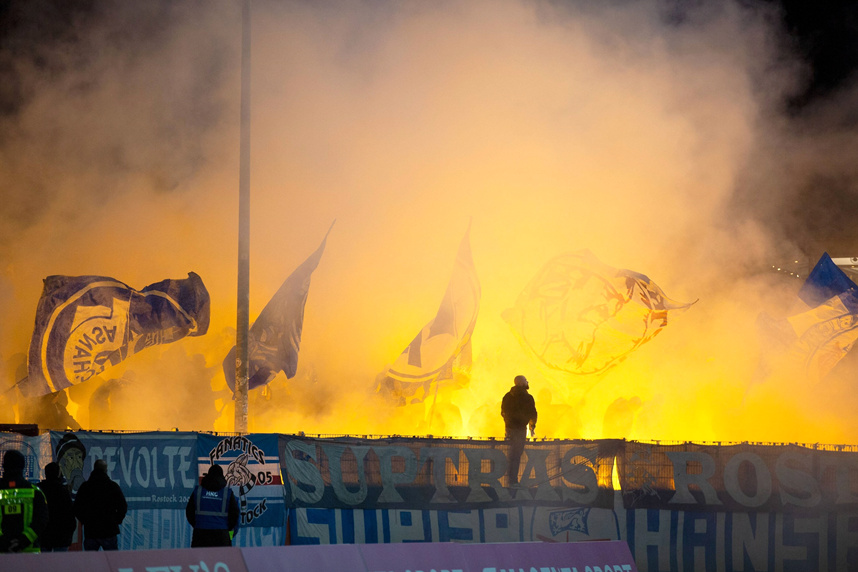 Hansa-Fans zünden Pyroshow und Feuerwerk in Münster – liga3-online.de